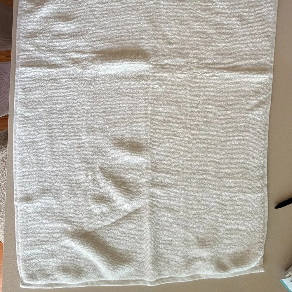 New Pottery Barn White Dream Tub Mat, 20x34